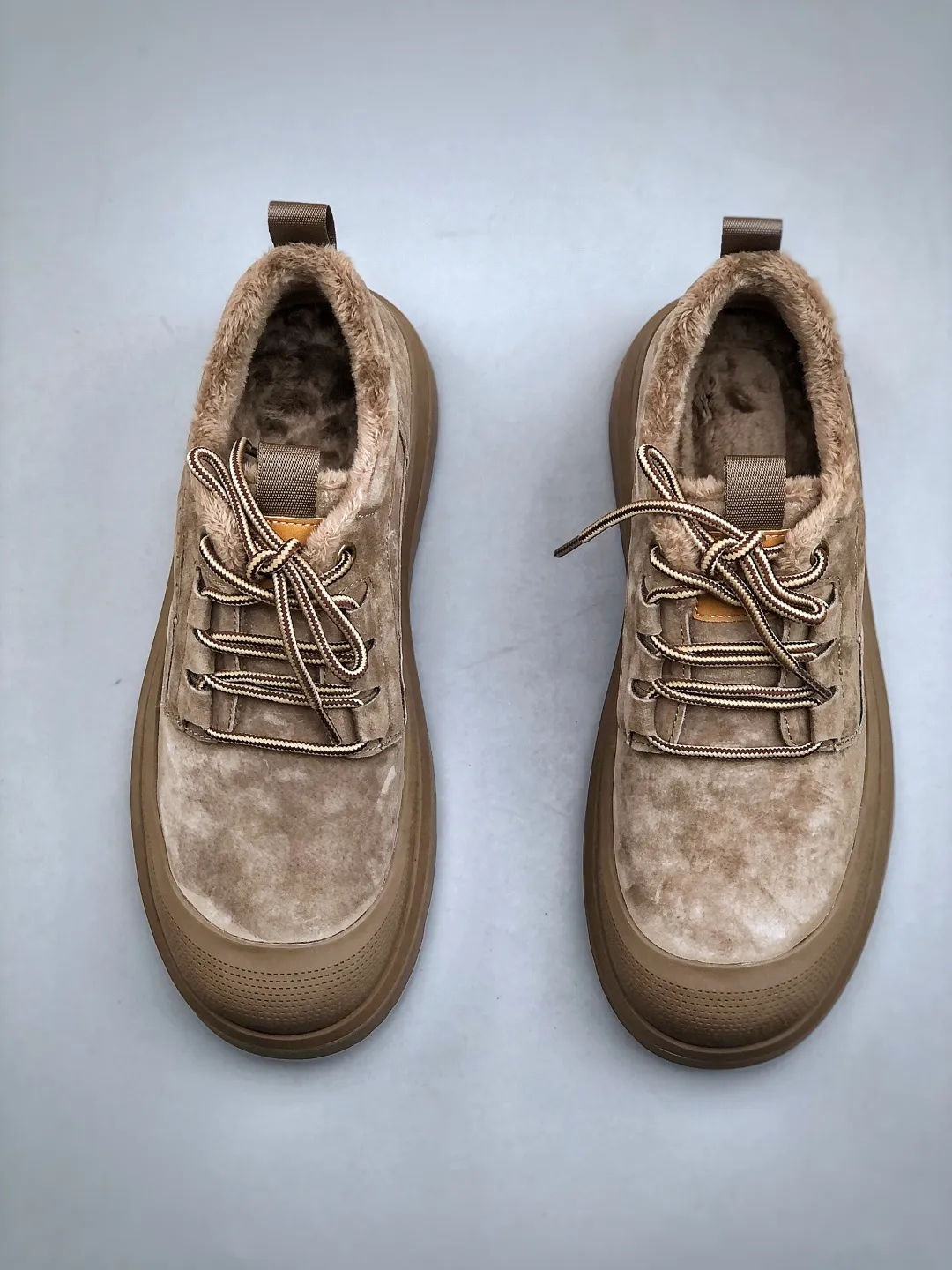 Local pick-up 💰560 supports store release New goods 🚀 #UGG new autumn and winter products (plush integrated lining 🔥warm and heat-locking) must-have outdoor men's casual shoes and snow boots series Guangdong factory quality Autumn and winter new styles Fashion trend matching The fabric is made of frosted cowhide imported from Italy. The whole shoe is made of genuine cowhide material, from the outsole to the hardware, all made from OEM raw materials. Good products do not kill pigs. The quality of the first order is strictly controlled. A full set of official website unified packaging. This year’s winter cold-proof outdoor products are a must-have for daily casual matching for sportsmen‼ American light luxury brand [UGG] Tasman Weather Hybrid Tasman hybrid series lightweight casual shoes Size: 39-44
